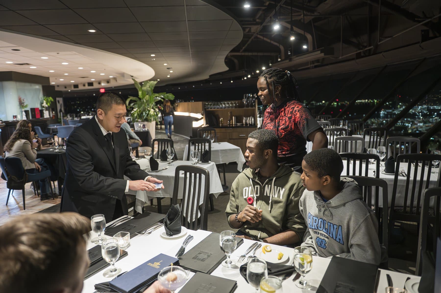 John Ha Magic event reaction photo from the Best Magic Pictures gallery: j chan photography 47